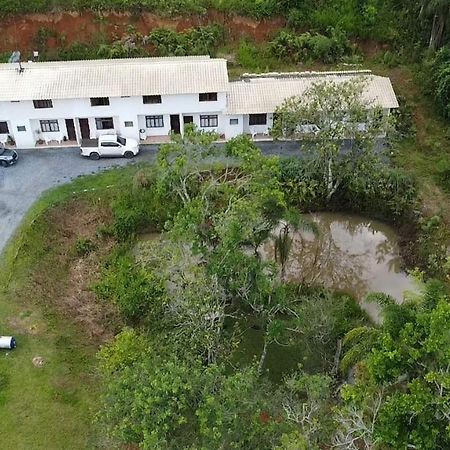 Апартаменты Hospedagem Mafli Barra do Trombudo Экстерьер фото